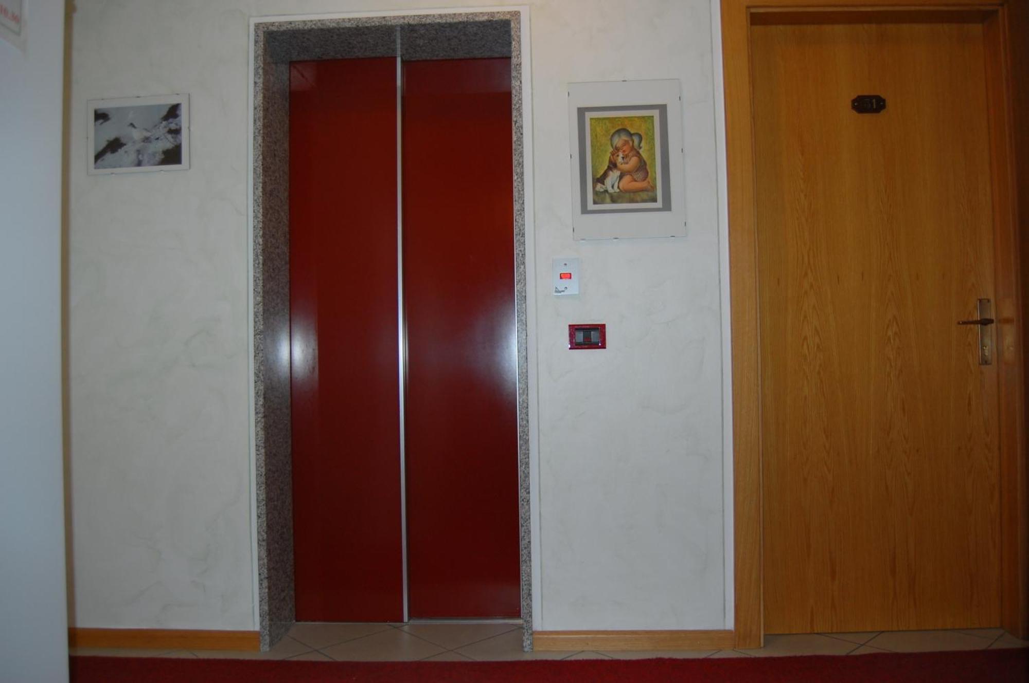 Garni Castel Ferari Hotell Tuenno Exteriör bild