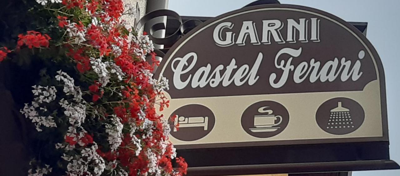 Garni Castel Ferari Hotell Tuenno Exteriör bild